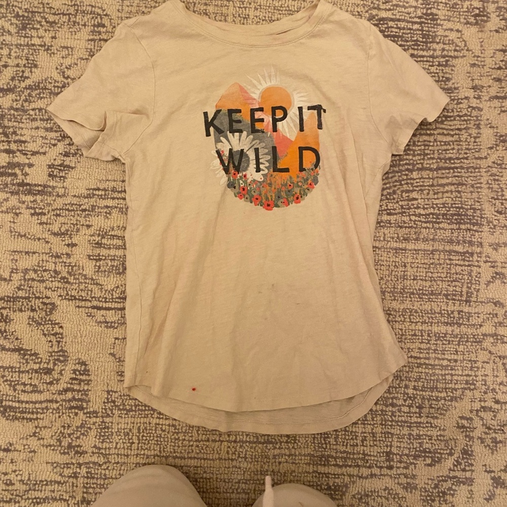 Brand: Old Navy
Color: cream with decor
Size: small